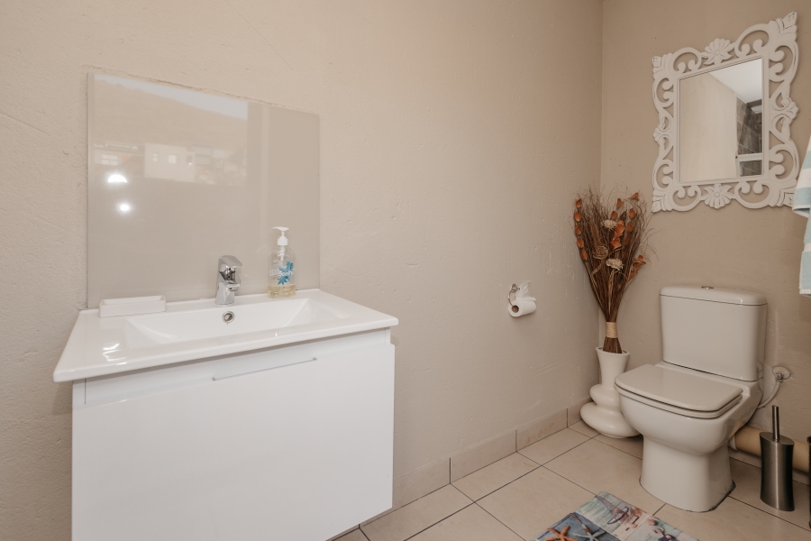 4 Bedroom Property for Sale in Baronetcy Estate Western Cape